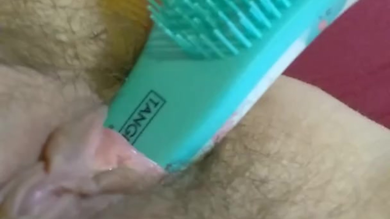 Onlyfan M'a Donné Le Conseil De Baiser Ma Chatte Poilue. Brosse À Cheveux Gspot Live Made In China J'ai Donc Aussi Fait Une Vidéo