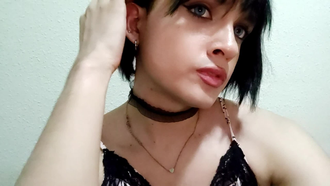 Jolie Fille Femboy Jouant Et Éjacule Avec Plaisir